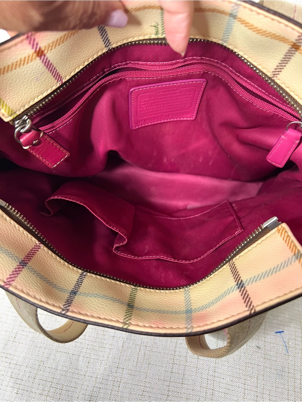 Coach Heritage Tattersall Tote Bag Plaid Pink Project Bag
F14790. - Picture 7 of 16